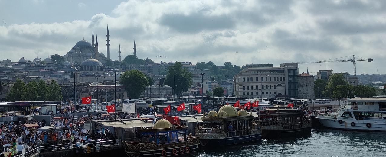 Çok Güzel Hareketler 2 Ve İstanbul Turu