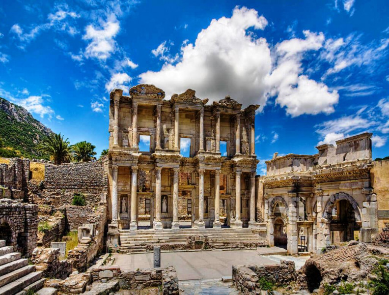İzmir Çeşme Alaçatı Efes Şirince Turu / 1 Gece Otel Konaklamalı
