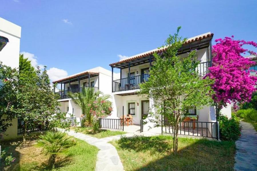Salinas Beach Hotel 3 Gece 4 Gün