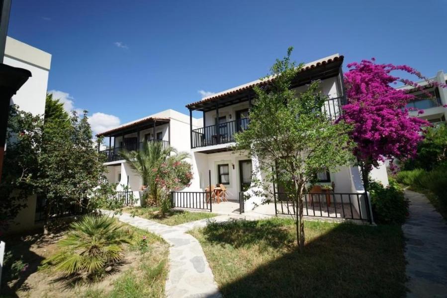 Salinas Beach Hotel 4 Gece 5 Gün