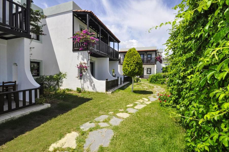 Salinas Beach Hotel 4 Gece 5 Gün