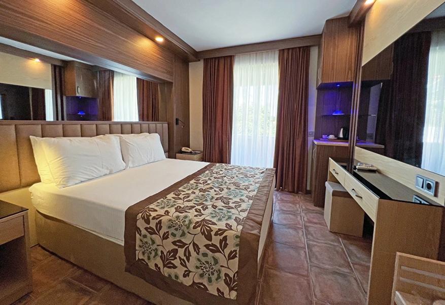 Fame Hotel 4 Gece 5 Gün
