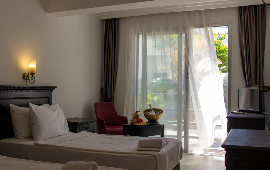 Leo Beach Resort Hotel 4 Gece 5 Gün