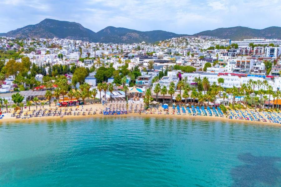 Leo Beach Resort  +16 / 3 Gece 4 Gün 