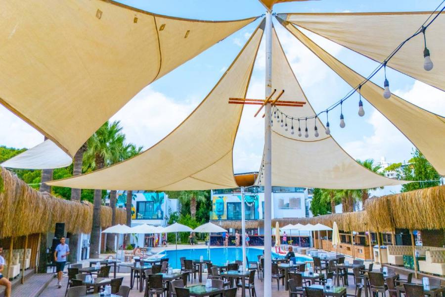 Leo Beach Resort  +16 / 3 Gece 4 Gün 
