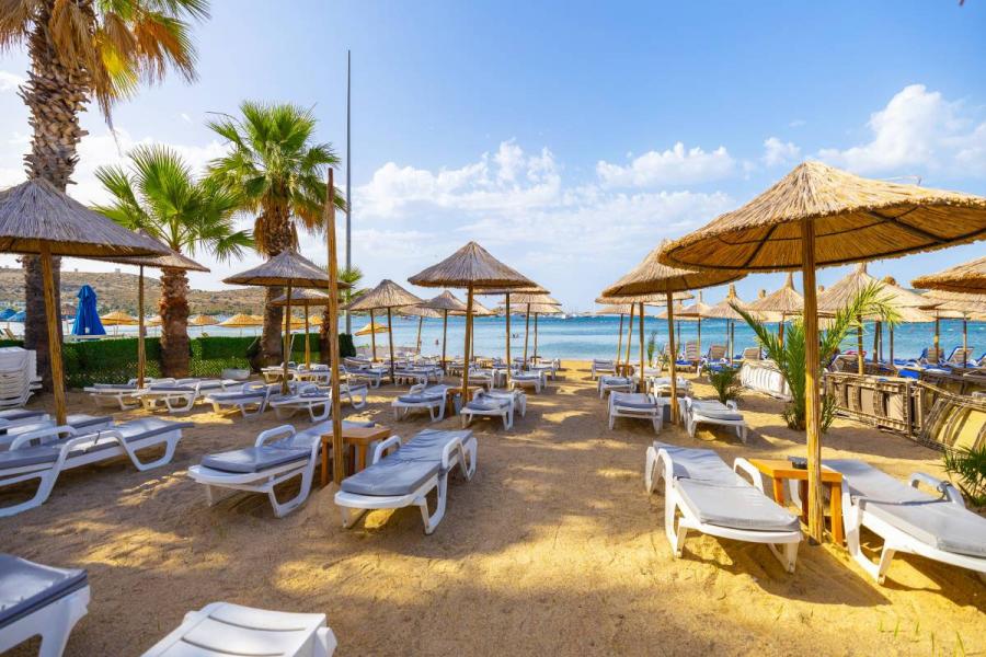 Leo Beach Resort  +16 / 3 Gece 4 Gün 
